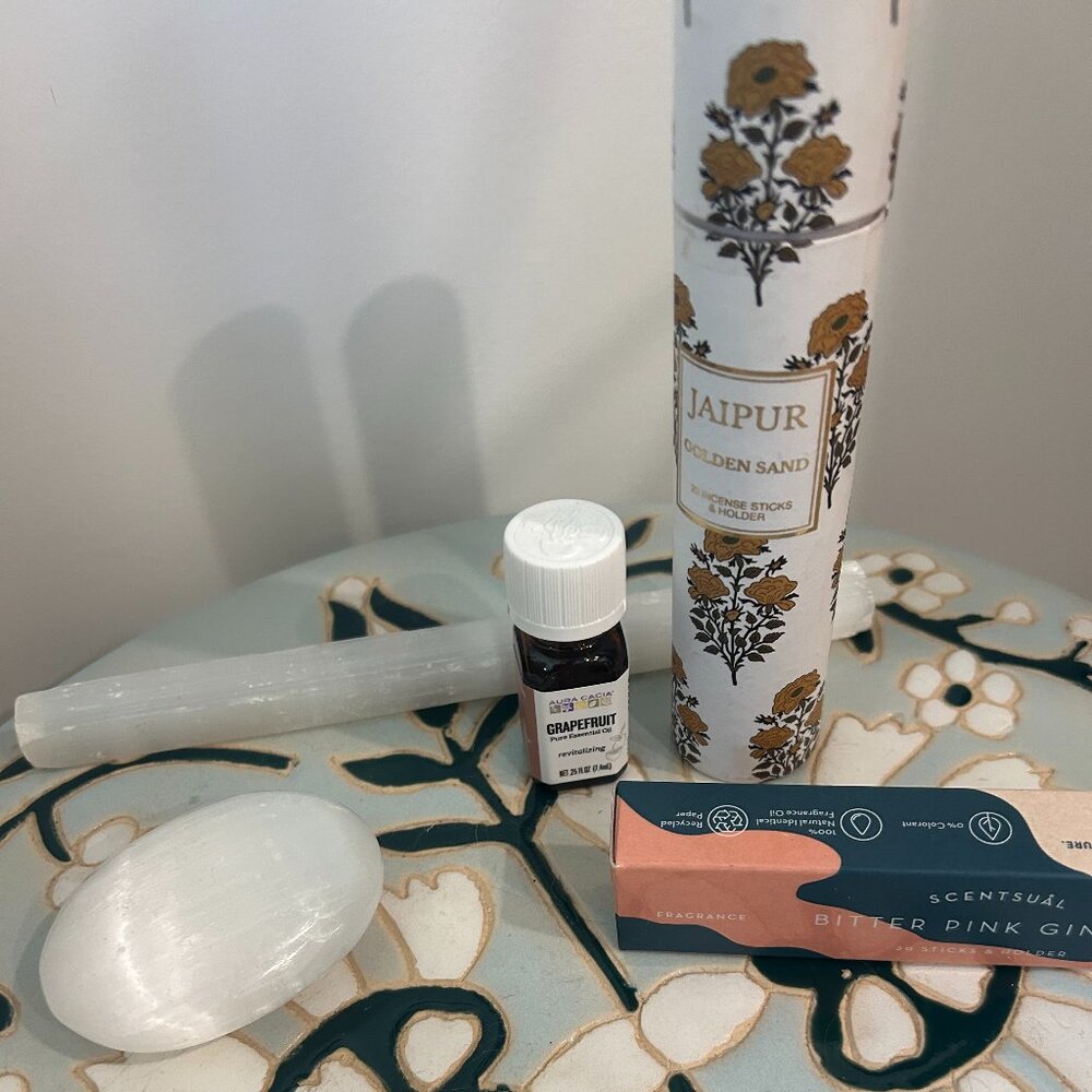 💚 Calming Aromatherapy Gift Set – Incense, Selenite Stones & Essential Oil